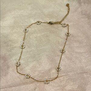 Elegant Gold and Pearl Necklace